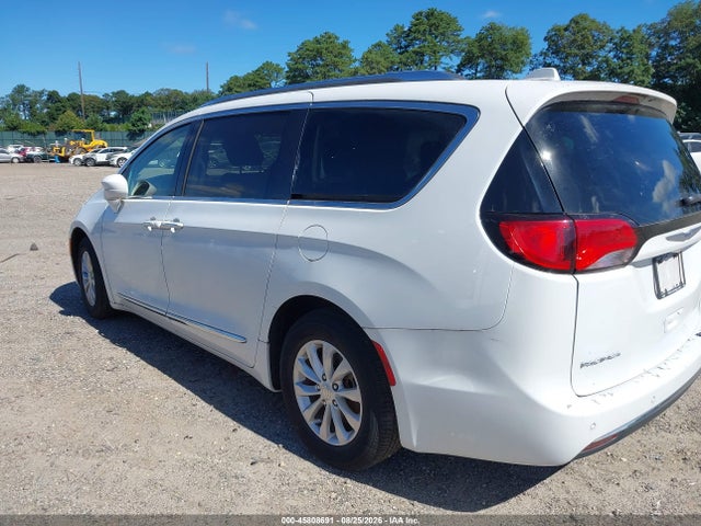 45808691 :رقم المزاد ، 2C4RC1BG0KR526751 vin ، 2019 Chrysler Pacifica Touring L مزاد بيع