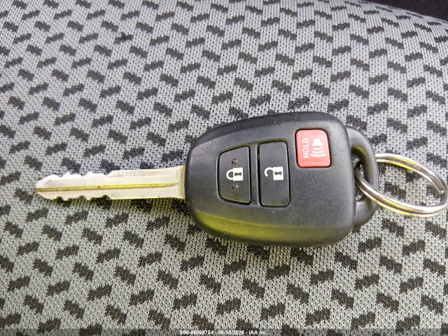 Toyota RAV4 LE 2016 JTMBFREV4GJ059671 Image 11