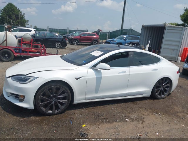2018 Tesla Model S 100d/75d/p100d მანქანა იყიდება აუქციონზე, vin: 5YJSA1E22JF284675, აუქციონის ნომერი: 45808757