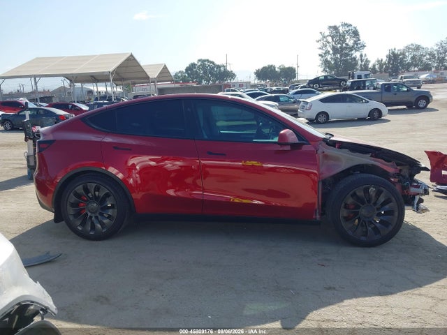 2024 Tesla Model Y Long Range Single Motor Rear-wheel Drive/rwd მანქანა იყიდება აუქციონზე, vin: 7SAYGDED5RF117527, აუქციონის ნომერი: 45809176