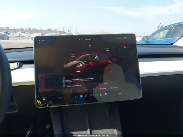 2024 Tesla Model Y Long Range Single Motor Rear-wheel Drive/rwd მანქანა იყიდება აუქციონზე, vin: 7SAYGDED5RF117527, აუქციონის ნომერი: 45809176