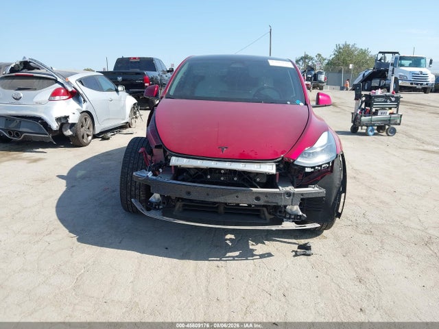 2024 Tesla Model Y Long Range Single Motor Rear-wheel Drive/rwd მანქანა იყიდება აუქციონზე, vin: 7SAYGDED5RF117527, აუქციონის ნომერი: 45809176