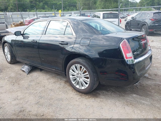 2C3CCARG0EH328066 Chrysler 300