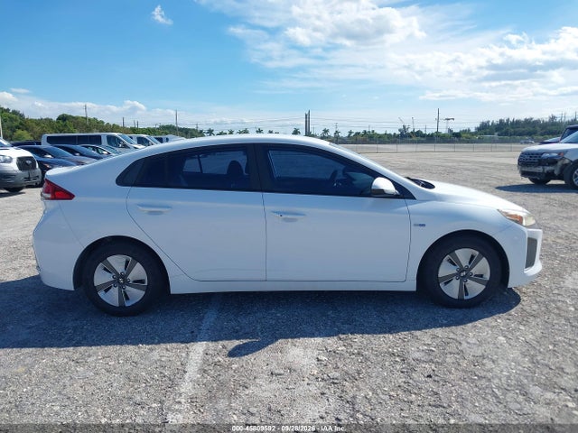 Продаж на аукціоні авто 2018 Hyundai Ioniq Hybrid Blue, vin: KMHC65LC5JU100437, номер лоту: 45809592