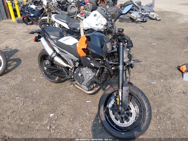 2024 LCETU7404RH710392 main image