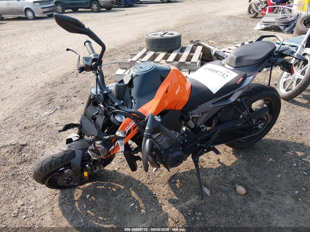 KTM 790 Duke 2024 LCETU7404RH710392 Image 2
