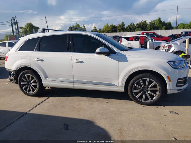 Audi Q7 3.0t Premium 2018 WA1VAAF78JD038089 Image 12
