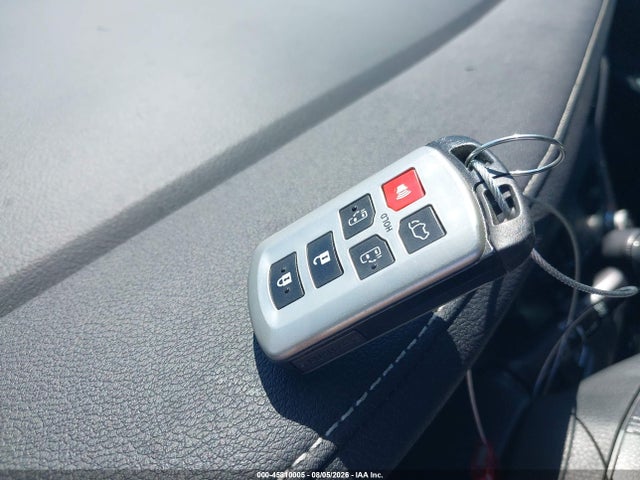 5TDXK3DCXGS710898 Toyota Sienna Se 8 Passenger