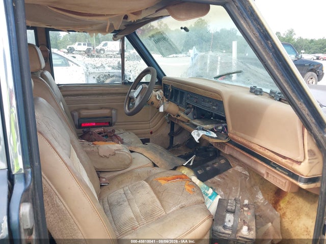 45810041 :رقم المزاد ، 1JCNJ15UXJT164567 vin ، 1988 Jeep Grand Wagoneer مزاد بيع