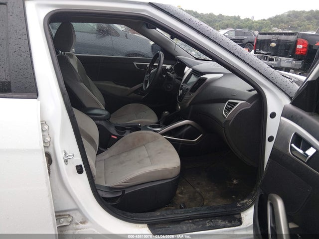 2013 Hyundai Veloster Base W/gray მანქანა იყიდება აუქციონზე, vin: KMHTC6AD9DU119586, აუქციონის ნომერი: 45810070