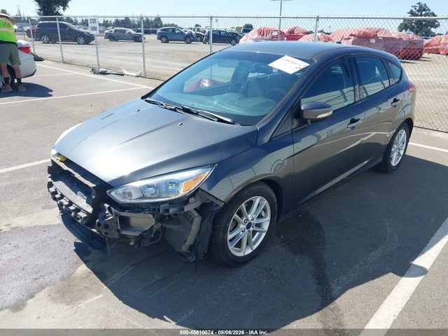 Ford FOCUS SE 2017 1FADP3K23HL215031 Image 2