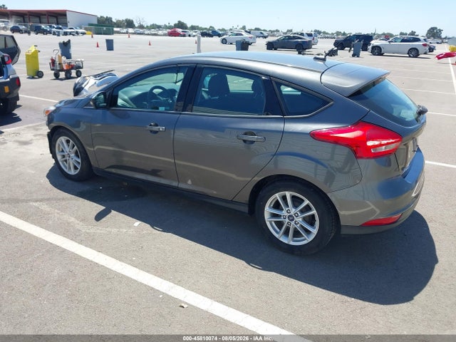 Ford FOCUS SE 2017 1FADP3K23HL215031 Image 3