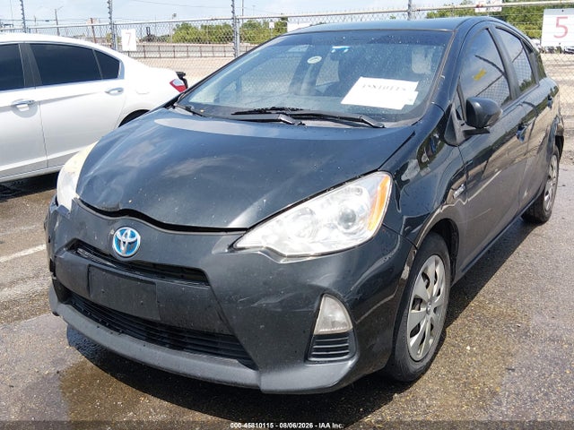 Toyota Prius C Two 2014 JTDKDTB32E1073796 Image 2