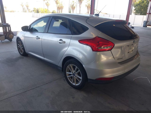 Ford FOCUS SE 2017 1FADP3K23HL214977 Image 3