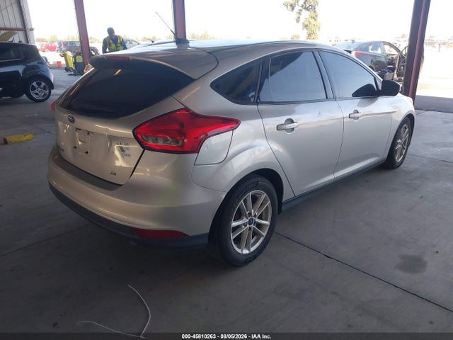 Ford FOCUS SE 2017 1FADP3K23HL214977 Image 4