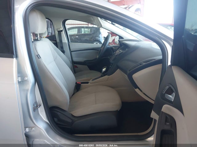 Ford FOCUS SE 2017 1FADP3K23HL214977 Image 5
