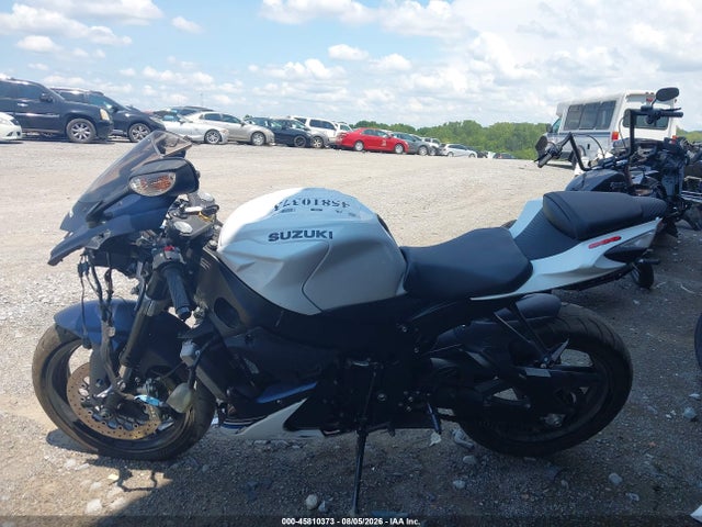 Suzuki GSX-R600 2023 JS1GN7FA7P7100598 Image 13
