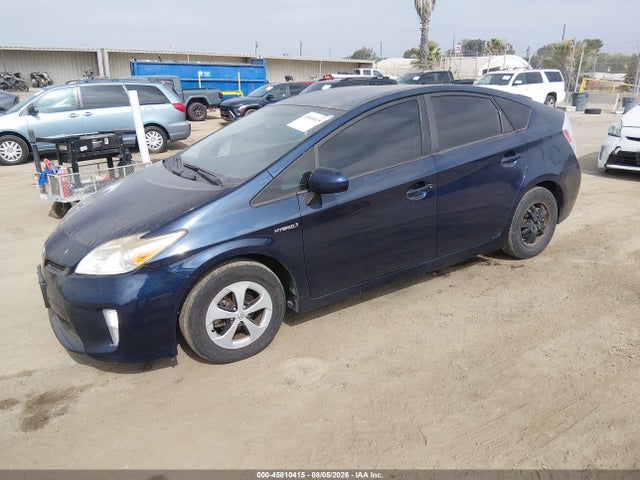 Toyota Prius Three 2015 JTDKN3DU7F1953722 Image 2