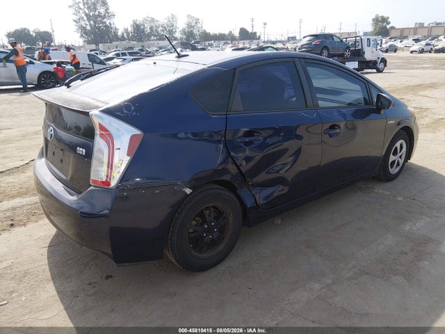 Toyota Prius Three 2015 JTDKN3DU7F1953722 Image 4