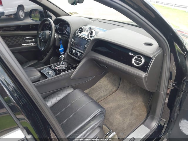 2017 Bentley Bentayga W12/w12 First Edition მანქანა იყიდება აუქციონზე, vin: SJAAC2ZV1HC013275, აუქციონის ნომერი: 45810469