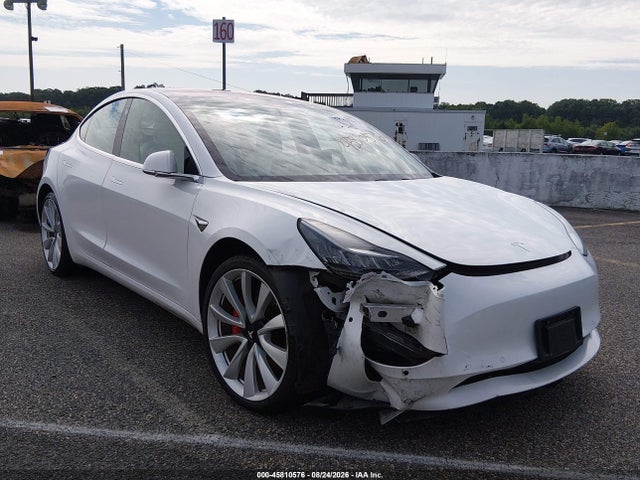 45810576 :رقم المزاد ، 5YJ3E1EB5JF055951 vin ، 2018 Tesla Model 3 Long Range/performance مزاد بيع