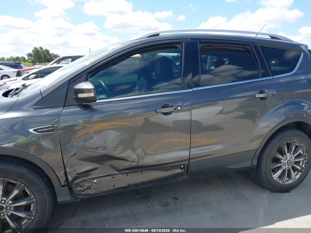 1FMCU0J96HUD92285 Ford Escape Titanium