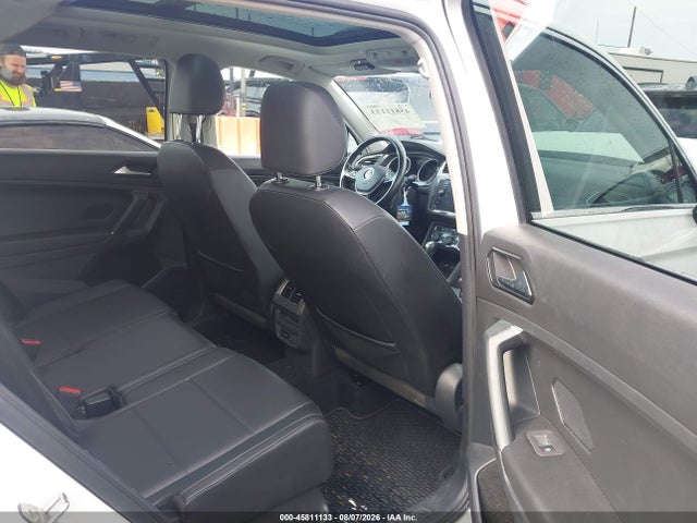 45811133 :رقم المزاد ، 3VV2B7AX9JM073973 vin ، 2018 Volkswagen Tiguan 2.0t Se/2.0t Sel مزاد بيع