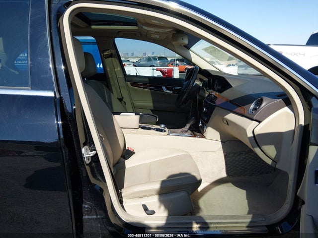 45811201 :رقم المزاد ، WDDGF4HB2EA952760 vin ، 2014 Mercedes-benz C 250 Luxury مزاد بيع