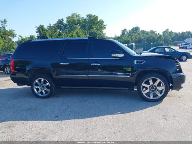 2011 Cadillac Escalade Esv Premium მანქანა იყიდება აუქციონზე, vin: 1GYS4JEF4BR132851, აუქციონის ნომერი: 45811213