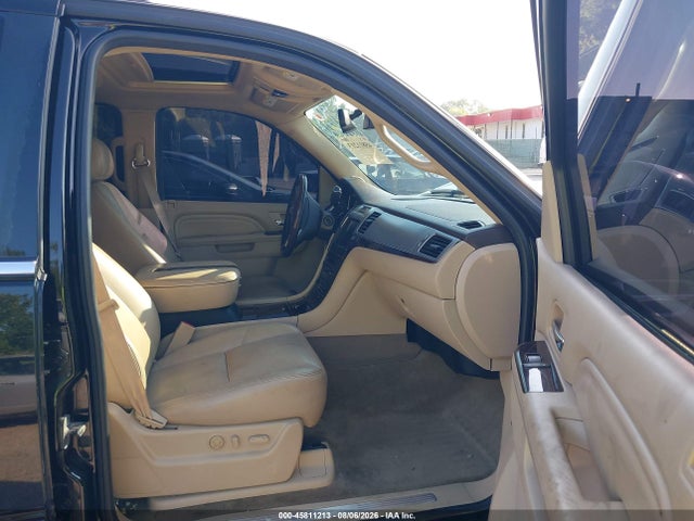 2011 Cadillac Escalade Esv Premium მანქანა იყიდება აუქციონზე, vin: 1GYS4JEF4BR132851, აუქციონის ნომერი: 45811213