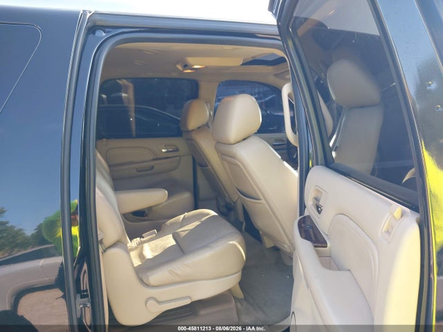 2011 Cadillac Escalade Esv Premium მანქანა იყიდება აუქციონზე, vin: 1GYS4JEF4BR132851, აუქციონის ნომერი: 45811213
