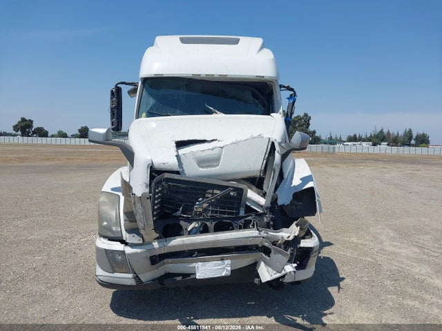 2017 Volvo Vnl მანქანა იყიდება აუქციონზე, vin: 4V4NC9EJ2HN990624, აუქციონის ნომერი: 45811841
