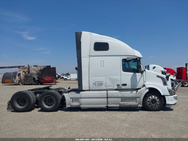 2017 Volvo Vnl მანქანა იყიდება აუქციონზე, vin: 4V4NC9EJ2HN990624, აუქციონის ნომერი: 45811841