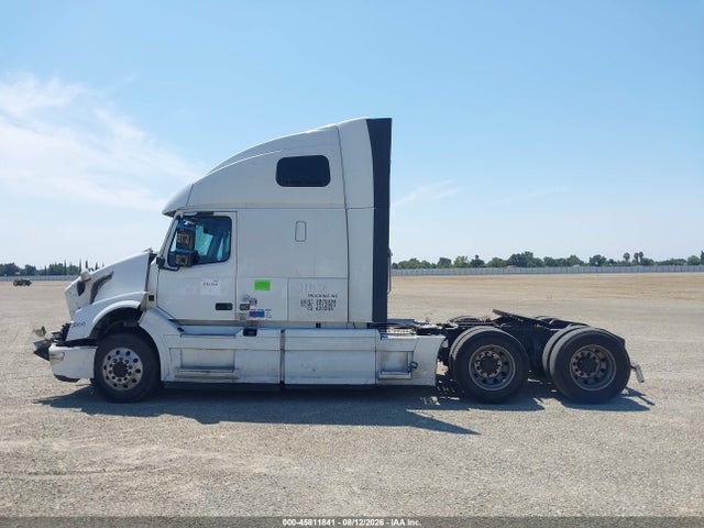 2017 Volvo Vnl მანქანა იყიდება აუქციონზე, vin: 4V4NC9EJ2HN990624, აუქციონის ნომერი: 45811841