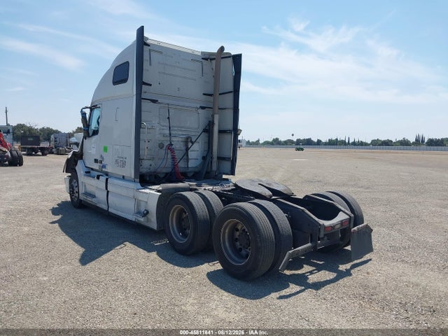 2017 Volvo Vnl მანქანა იყიდება აუქციონზე, vin: 4V4NC9EJ2HN990624, აუქციონის ნომერი: 45811841