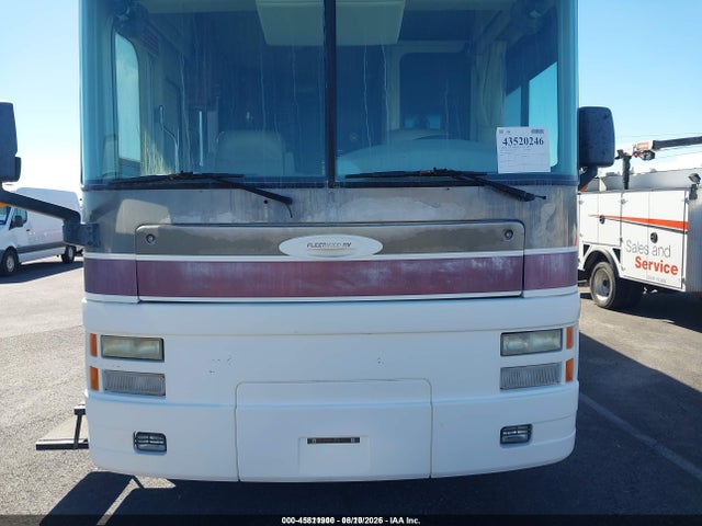 45811900 :رقم المزاد ، 4UZAAHAK81CJ18423 vin ، 2001 Freightliner Chassis X Line Motor Home مزاد بيع