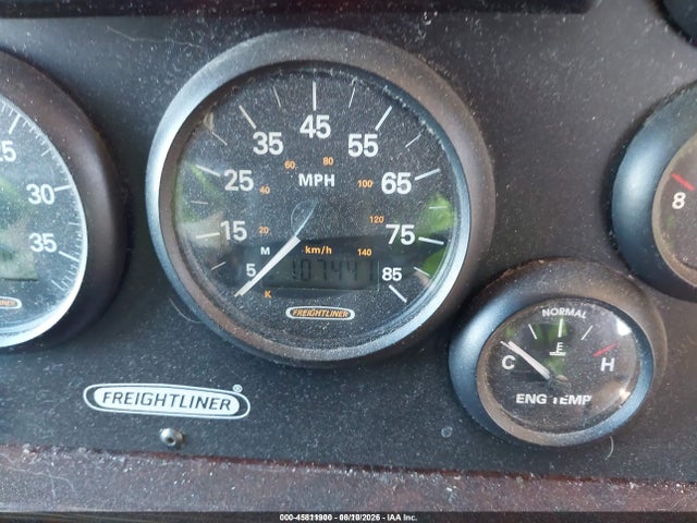45811900 :رقم المزاد ، 4UZAAHAK81CJ18423 vin ، 2001 Freightliner Chassis X Line Motor Home مزاد بيع