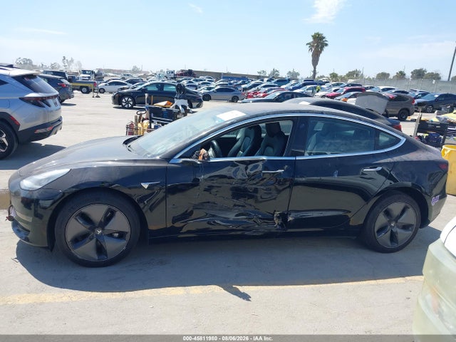 2018 Tesla Model 3 Long Range/mid Range მანქანა იყიდება აუქციონზე, vin: 5YJ3E1EA3JF151682, აუქციონის ნომერი: 45811980