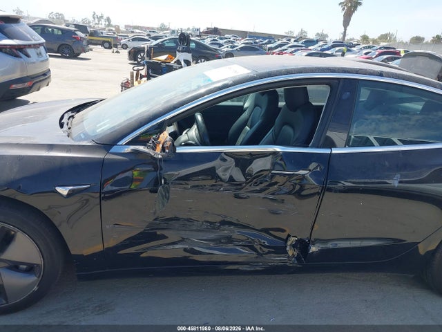 2018 Tesla Model 3 Long Range/mid Range მანქანა იყიდება აუქციონზე, vin: 5YJ3E1EA3JF151682, აუქციონის ნომერი: 45811980