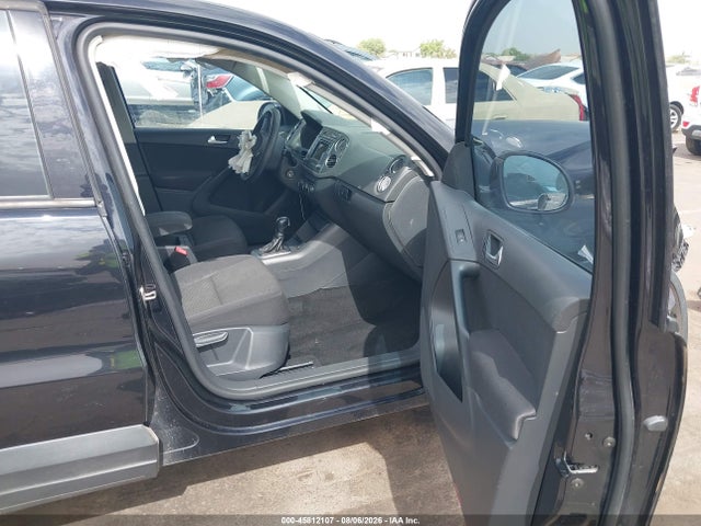 Продаж на аукціоні авто 2018 Volkswagen Tiguan Limited 2.0t, vin: WVGAV7AX7JK004901, номер лоту: 45812107