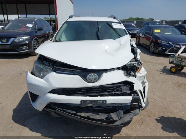 2018 Toyota Rav4 Le მანქანა იყიდება აუქციონზე, vin: JTMZFREV3JJ725585, აუქციონის ნომერი: 45812243