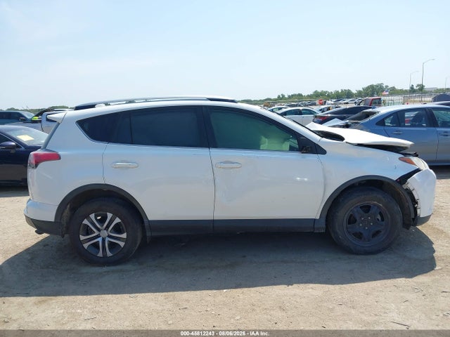 2018 Toyota Rav4 Le მანქანა იყიდება აუქციონზე, vin: JTMZFREV3JJ725585, აუქციონის ნომერი: 45812243