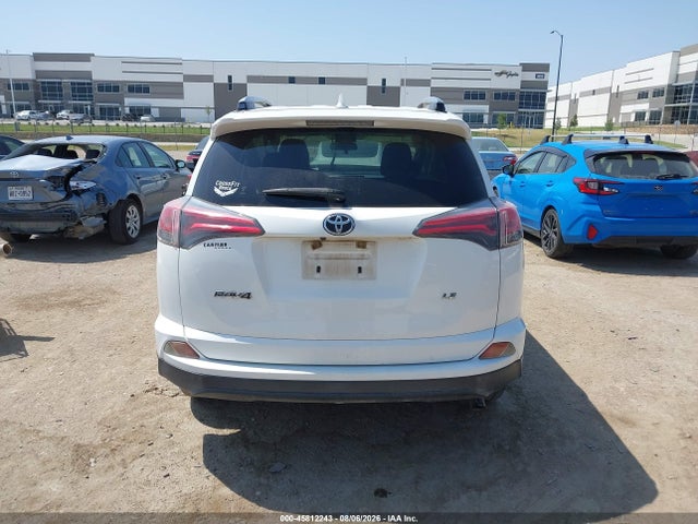 2018 Toyota Rav4 Le მანქანა იყიდება აუქციონზე, vin: JTMZFREV3JJ725585, აუქციონის ნომერი: 45812243