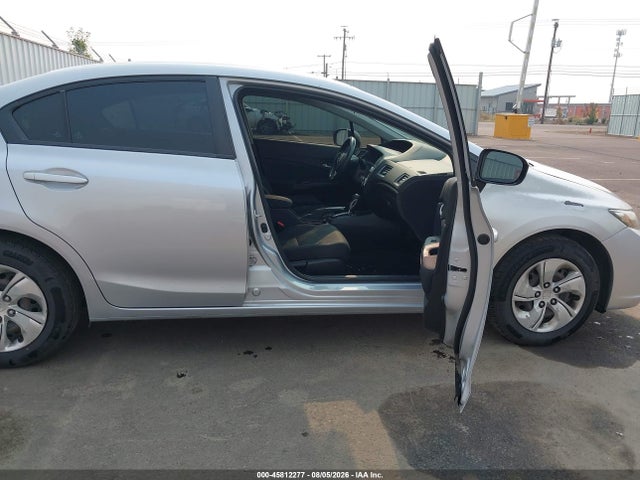 Продажа на аукционе авто 2015 Honda Civic Lx, vin: 2HGFB2F52FH557341, номер лота: 45812277