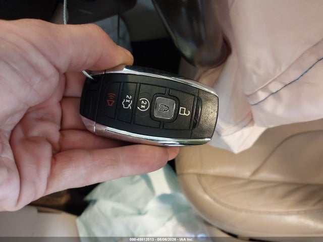 45812513 :رقم المزاد ، 5LMCJ3D99HUL57338 vin ، 2017 Lincoln Mkc Reserve مزاد بيع