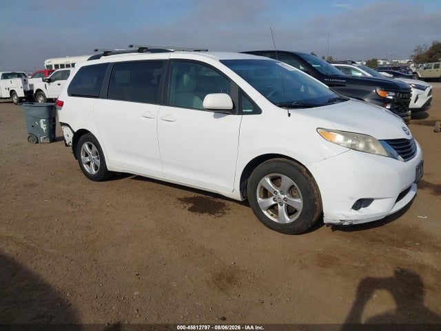 Toyota Sienna Le V6 8 Passenger 2014 5TDKK3DC5ES427011 главное изображение
