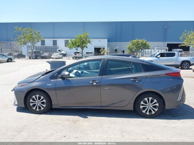 Продажа на аукционе авто 2022 Toyota Prius Prime Xle, vin: JTDKAMFP1N3217824, номер лота: 45812900