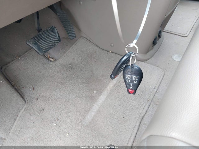 2014 Chrysler Town & Country Touring-l მანქანა იყიდება აუქციონზე, vin: 2C4RC1CG1ER204090, აუქციონის ნომერი: 45813175