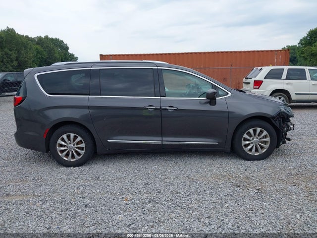 Auction sale of the 2018 Chrysler Pacifica Touring L, vin: 2C4RC1BG7JR261602, lot number: 45813250