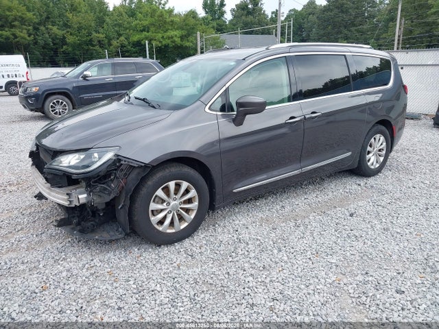 Auction sale of the 2018 Chrysler Pacifica Touring L, vin: 2C4RC1BG7JR261602, lot number: 45813250